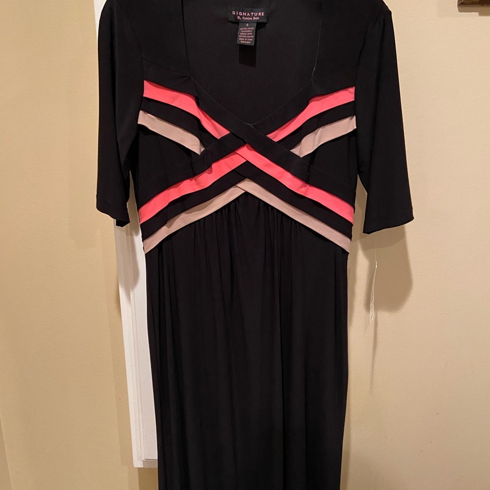 Robbie Bee Signature size 6. Black and coral. NWT